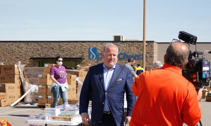 Mercy Health executive Donn Sorensen handing out supplies