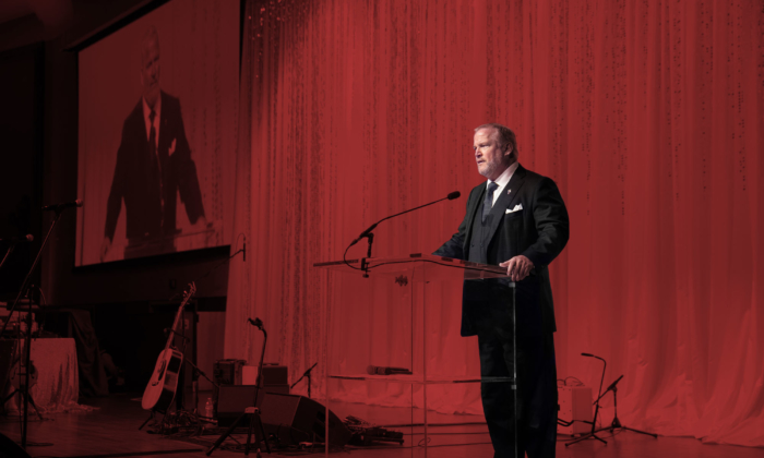 Leadership Keynote Speaker and Author Donn Sorensen speaking at event