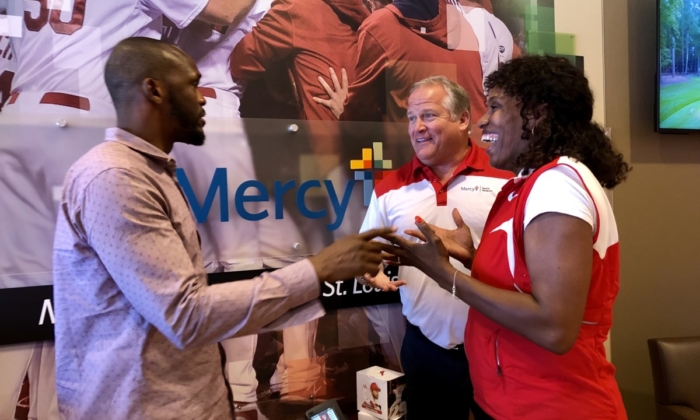 Author Donn Sorensen and Jackie Joyner Kersie talking